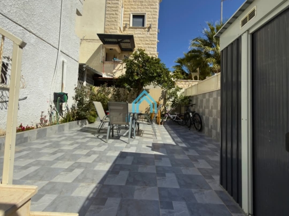 ​למכירה דירת גן- בשכונת בן גוריון
