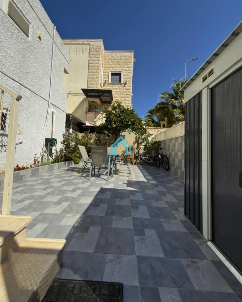 ​למכירה דירת גן- בשכונת בן גוריון
